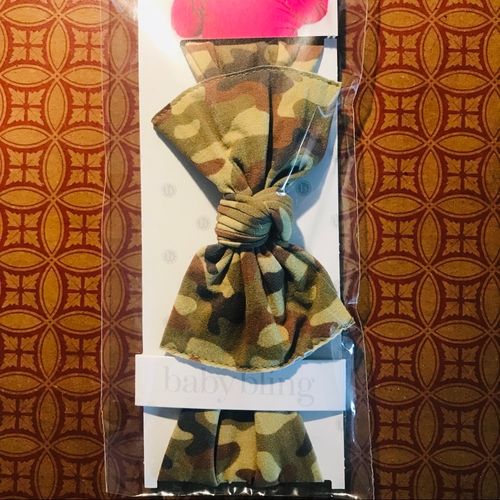 New in package Baby bling bow CAMO